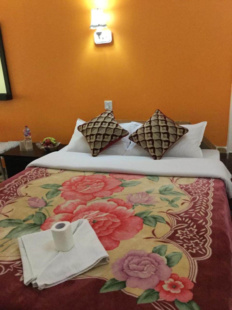 Bishnu Homestay Покхара Экстерьер фото